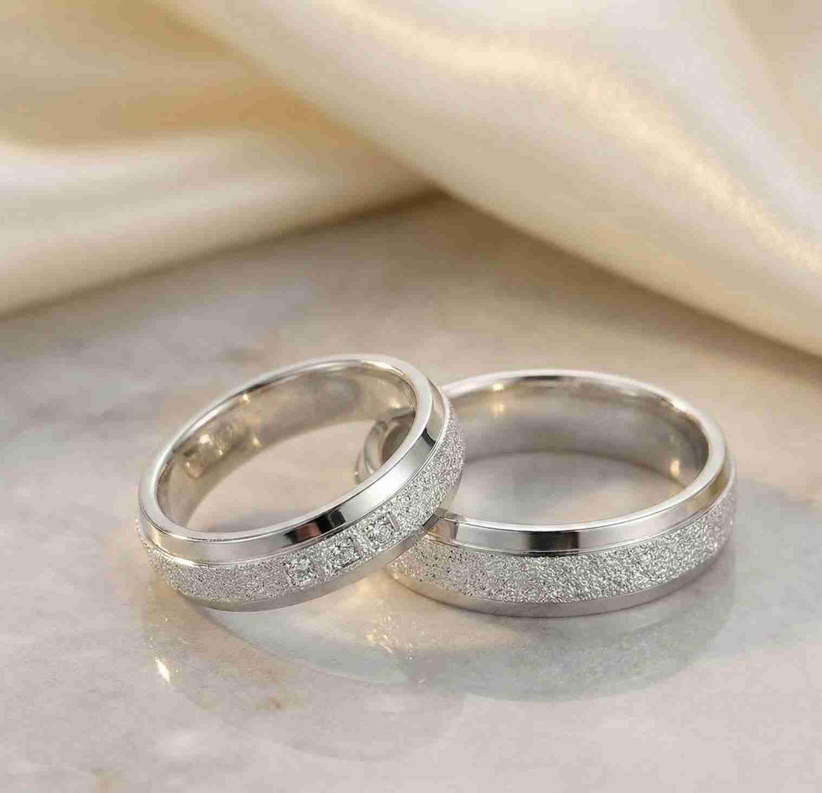 Anillos de Matrimonio en Plata 925 con Textura Brillante y Canción Personalizada GRATIS