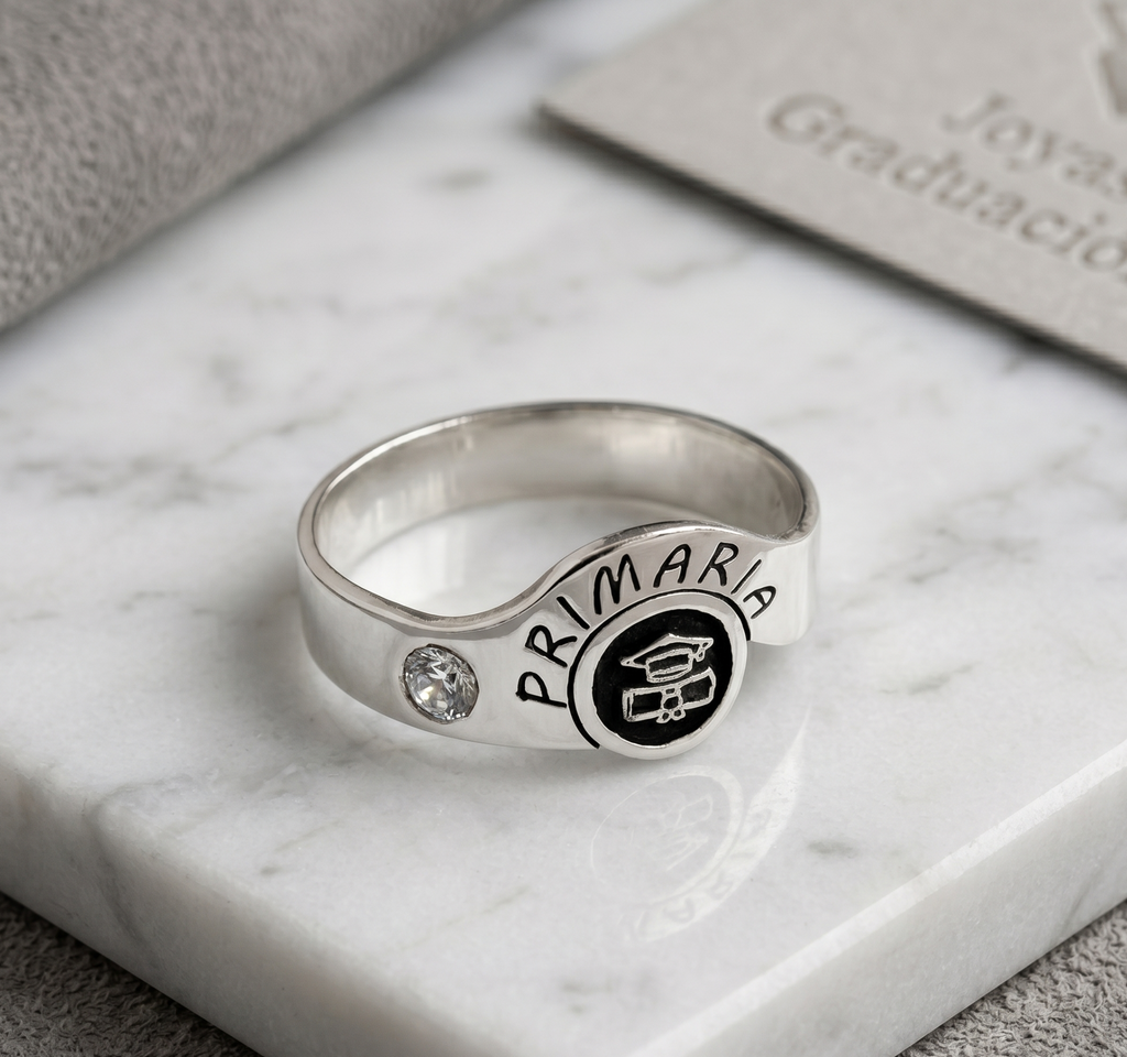 Anillo de Graduación Primaria personalizado en Plata