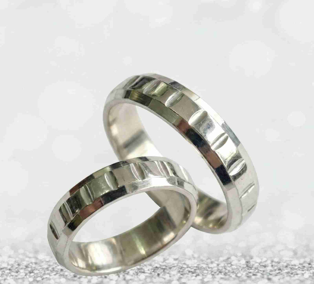 💍 Anillos de Matrimonio Facetados en Plata 925 – Con Canción Personalizada Gratis