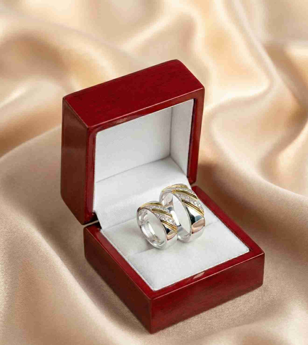 Anillos de Matrimonio en Plata 925 con Líneas en Baño de Oro 18K