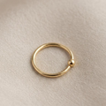 Piercing para nariz de oro 10K tipo aro liso con detalle de balín